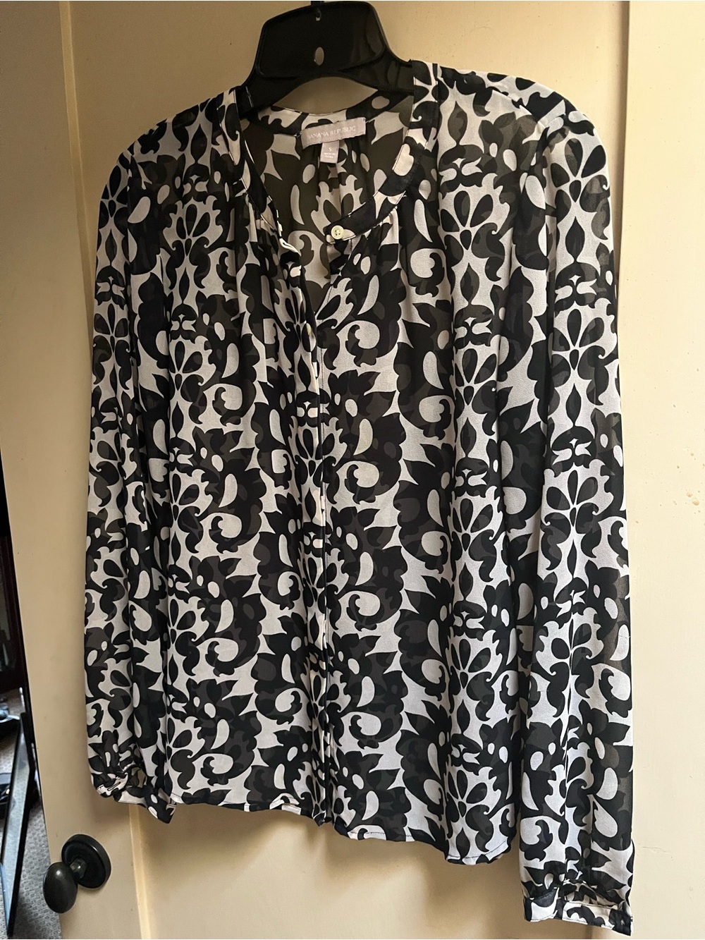 Banana Republic Black and White Floral Print Blouse